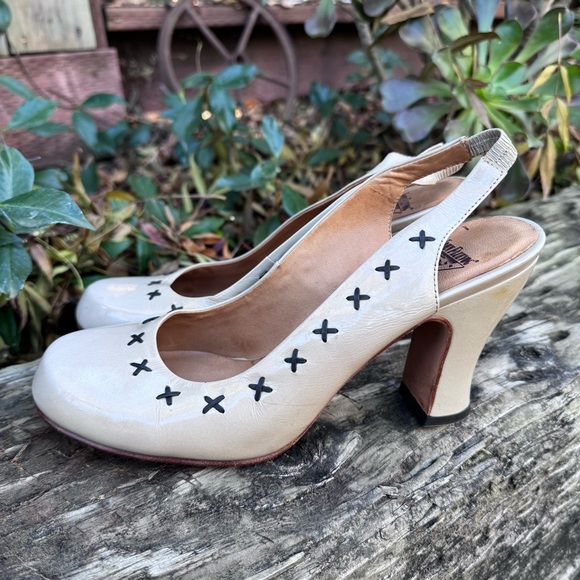 John Fluevog 8.5 M Prodigy Taupe Patent Leather Slingback Pumps Shoes Peru - Picture 3 of 14